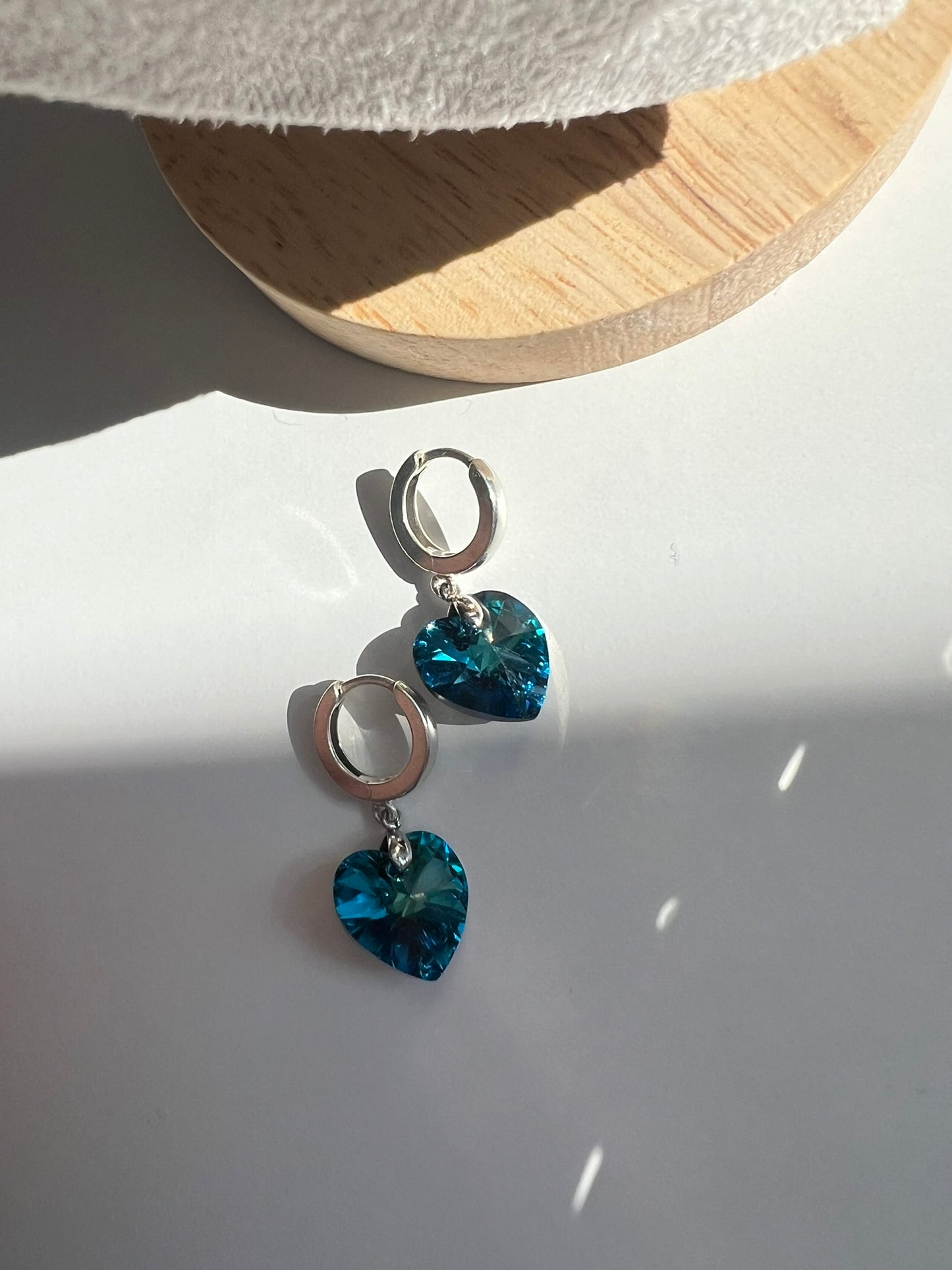 BLUE HEART SWAROVSKI KORVAKORUT