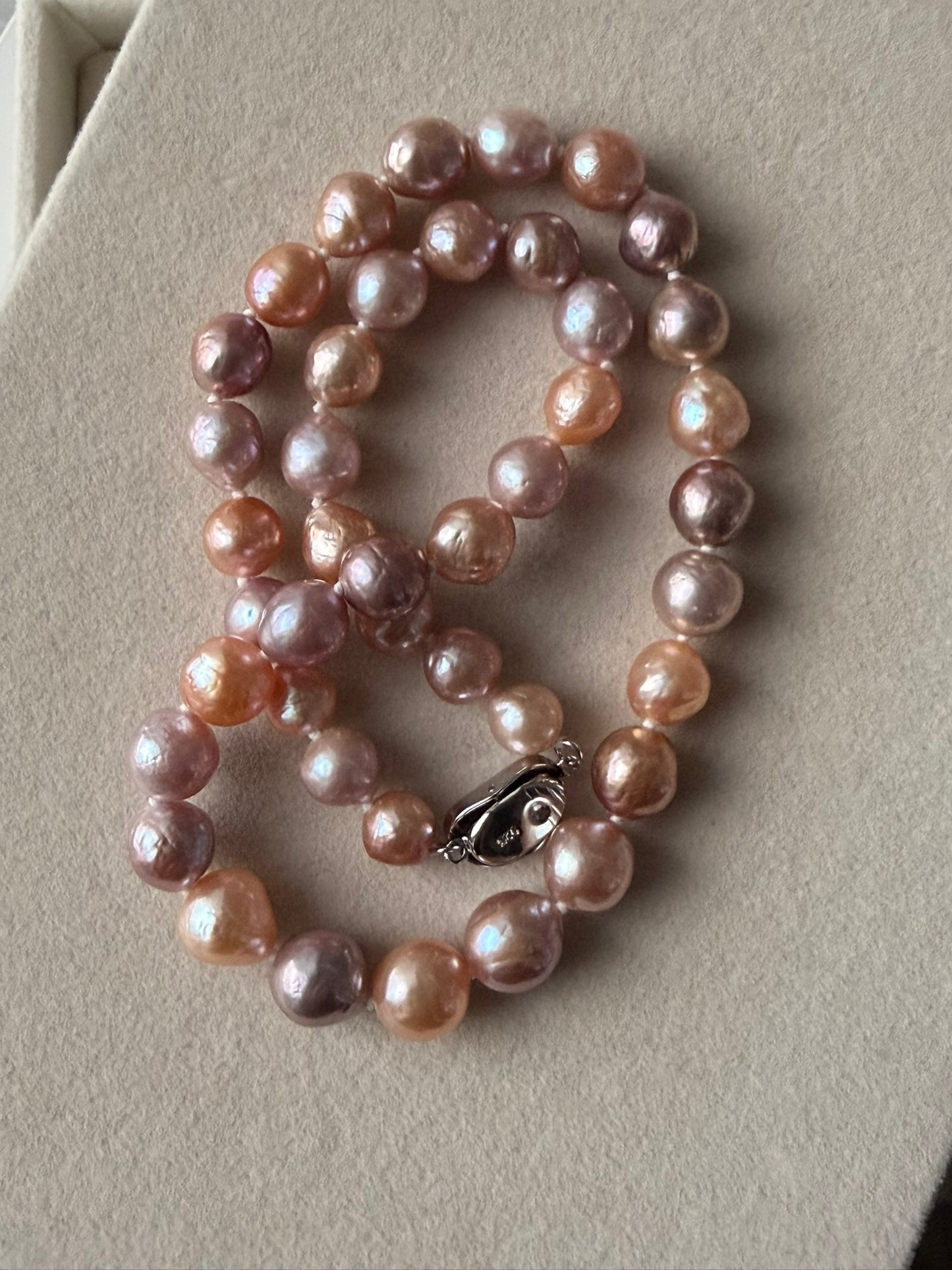 EDISON HELMIKAULAKORU – ajaton eleganssi