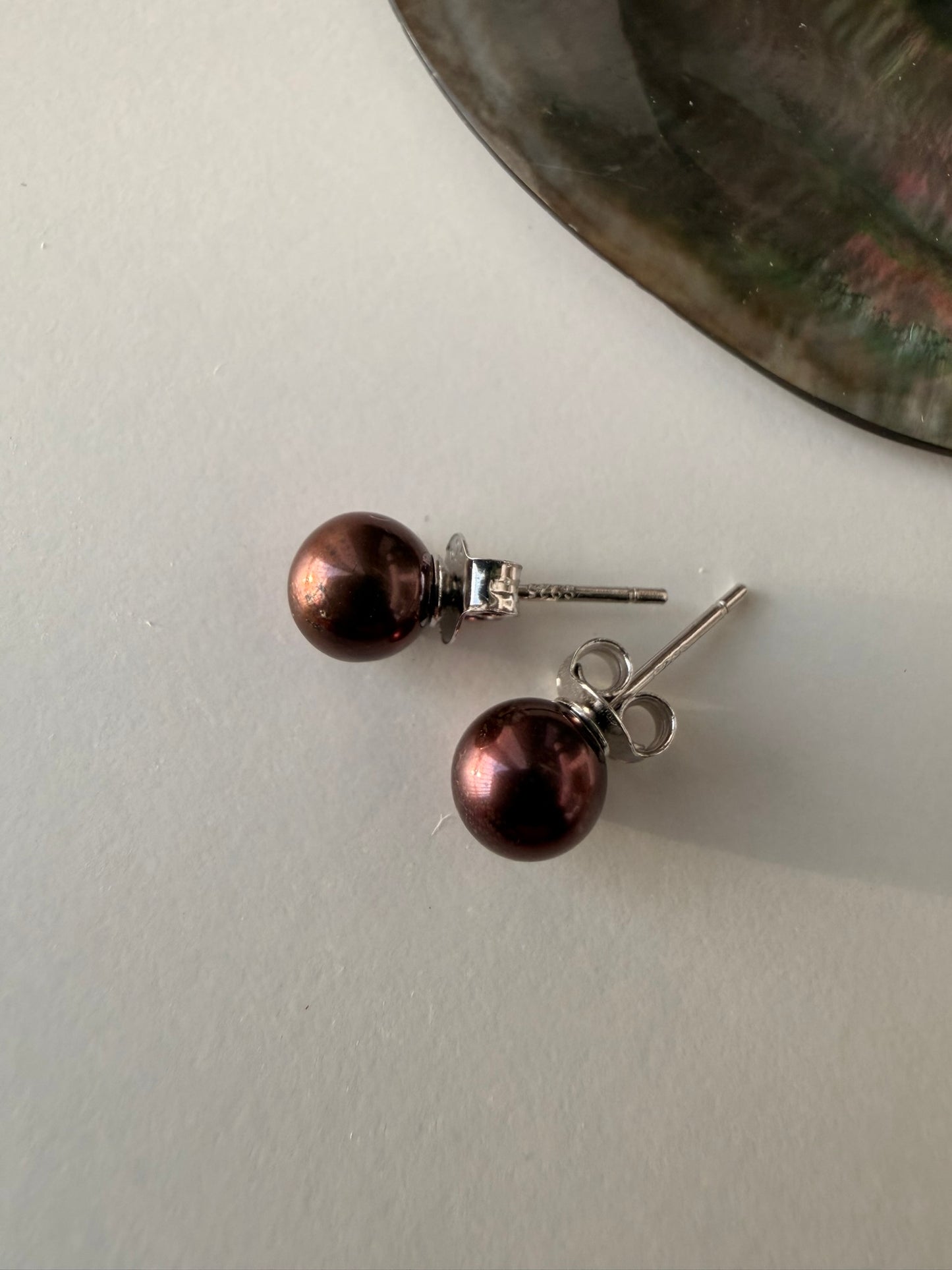 Helmi-nappikorvakorut