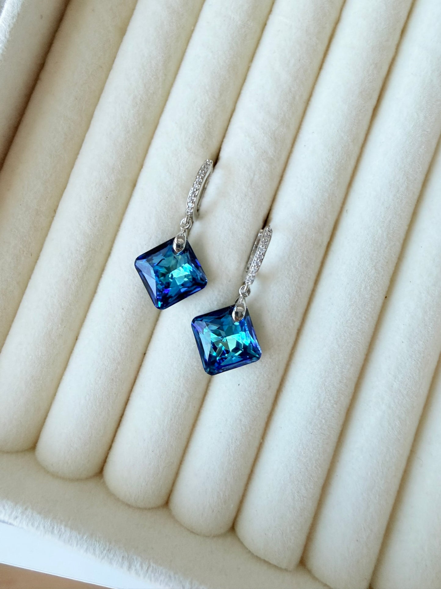 Korvakorut Swarovski-kristalleilla