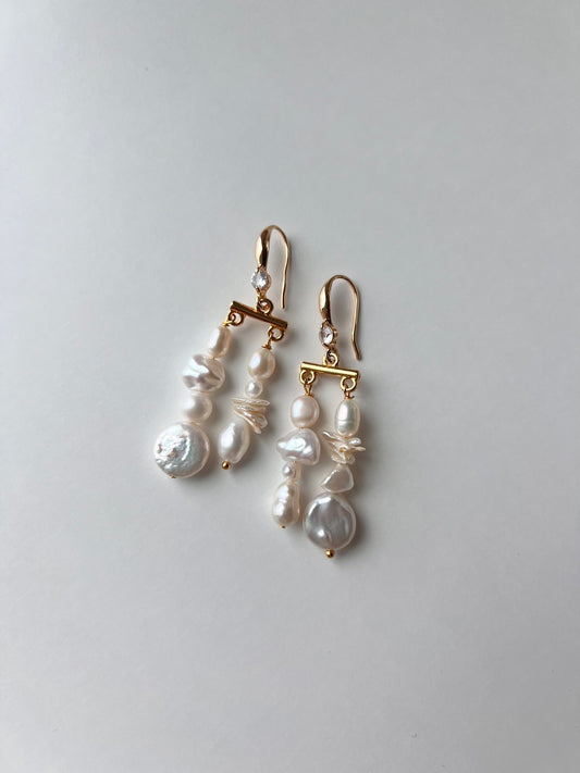 Asymmetriset barokkihelmikorvakorut