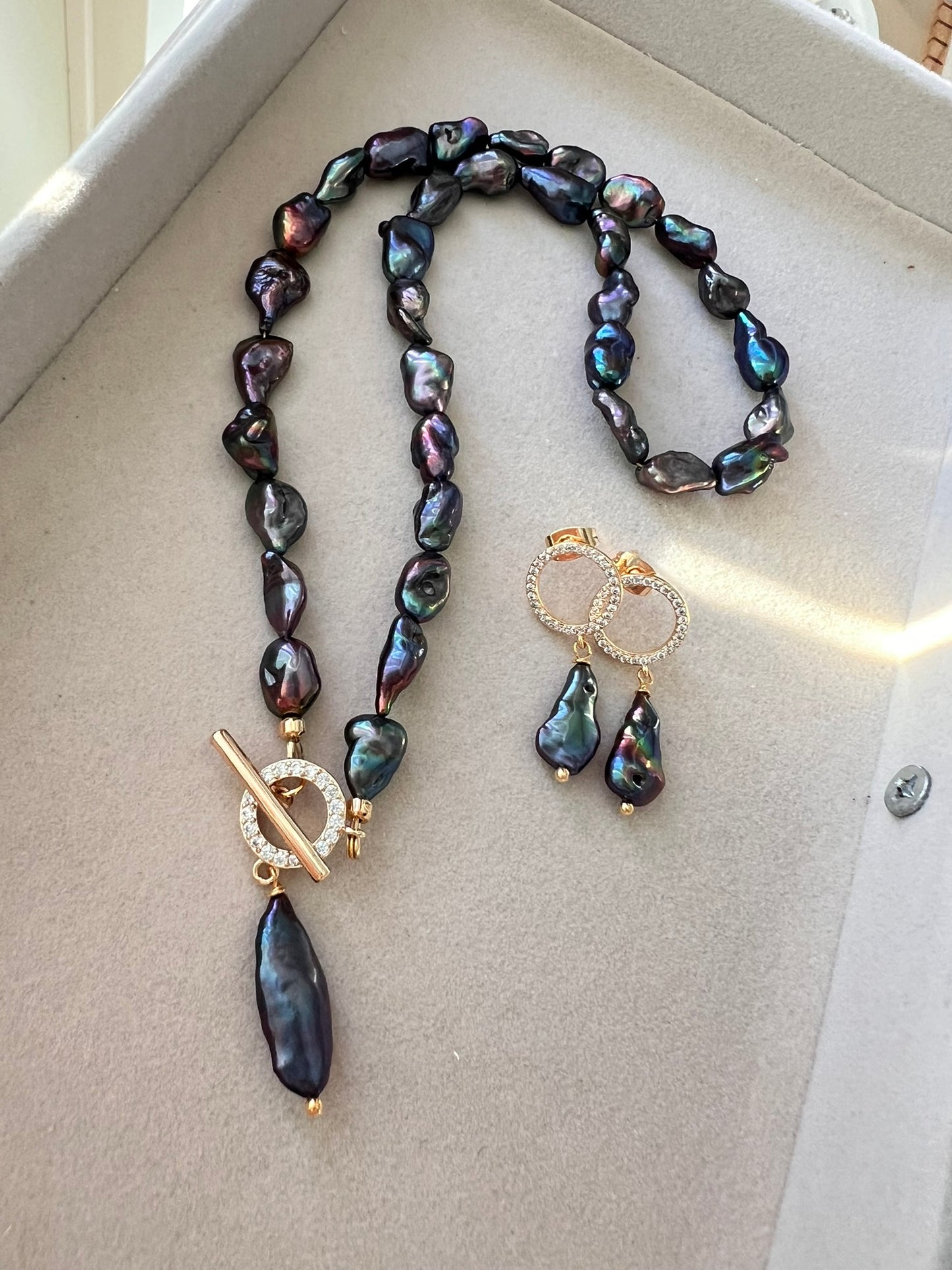 KESHI HELMIKORUSETTI (Kaulakoru + Korvakorut)