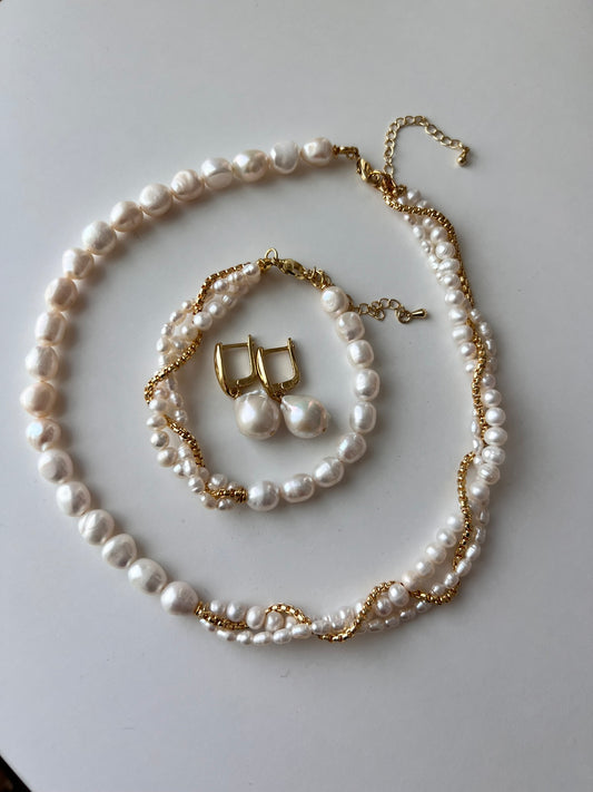 ELISABETH HELMIKAULAKORU