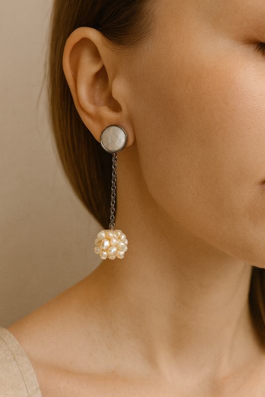 HELMIPISARAT – pitkät korvakorut helmiäisellä