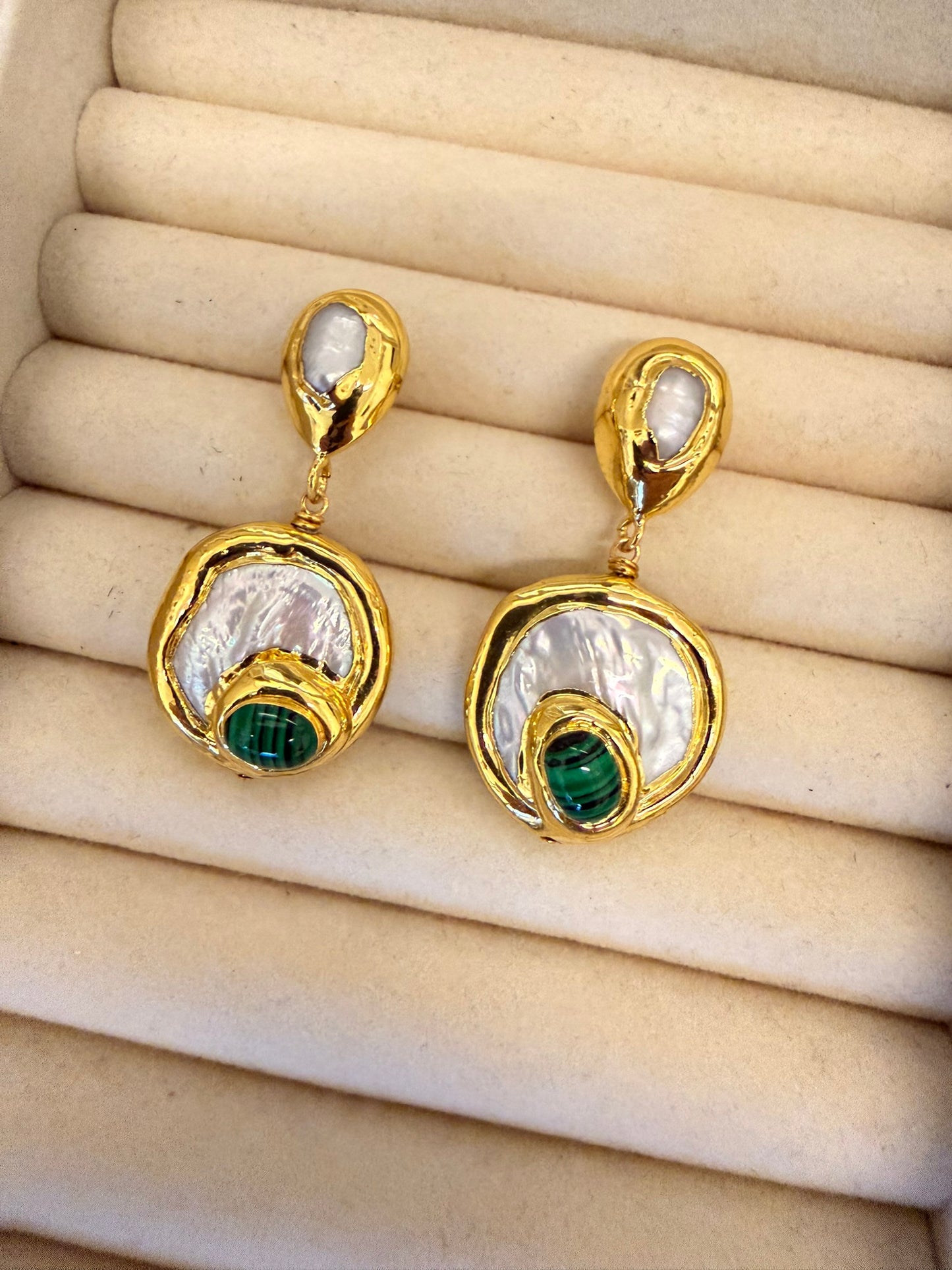 HELMI & MALAKIITTI – Kullatut korvakorut