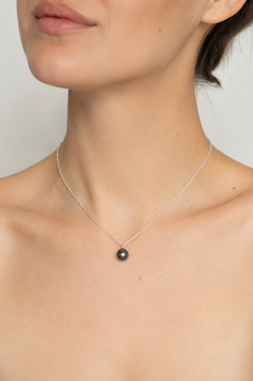 TAHITIAN PEARL ON STEEL CHAIN