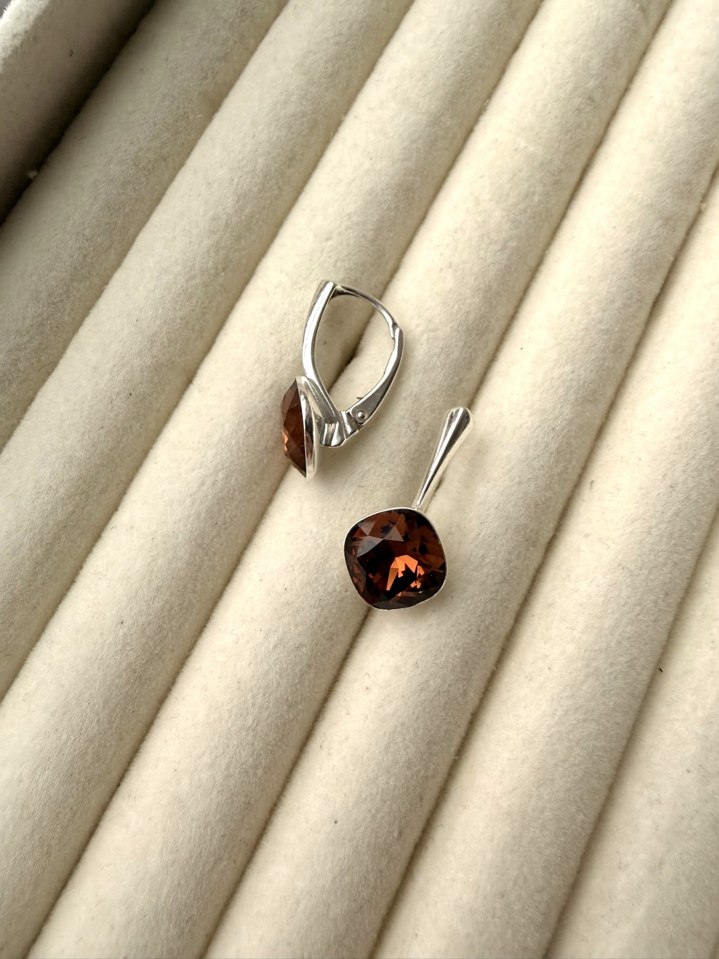 Hopeakorvakorut Swarovski kristalleilla