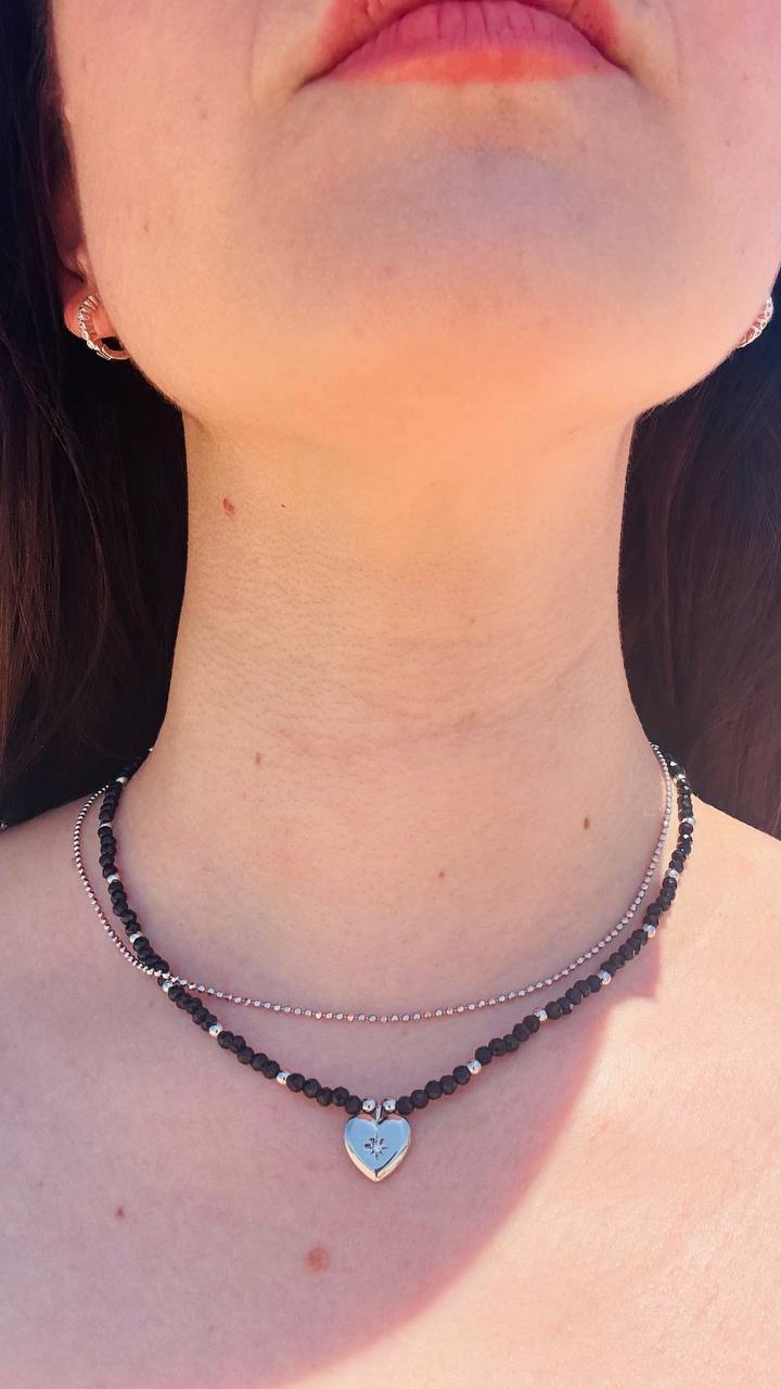 MUSTA SPINELLI KAULAKORU