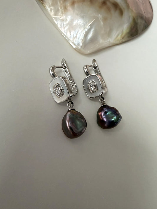 KESHI HELMIKORVAKORUT