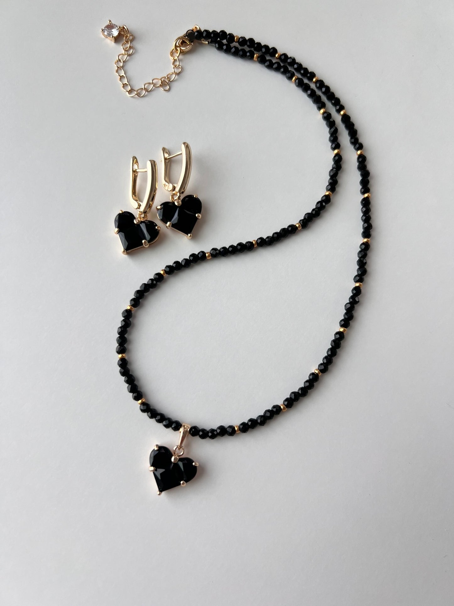 MUSTA SPINELLI KAULAKORU