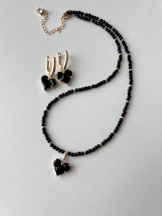 MUSTA SPINELLI KAULAKORU