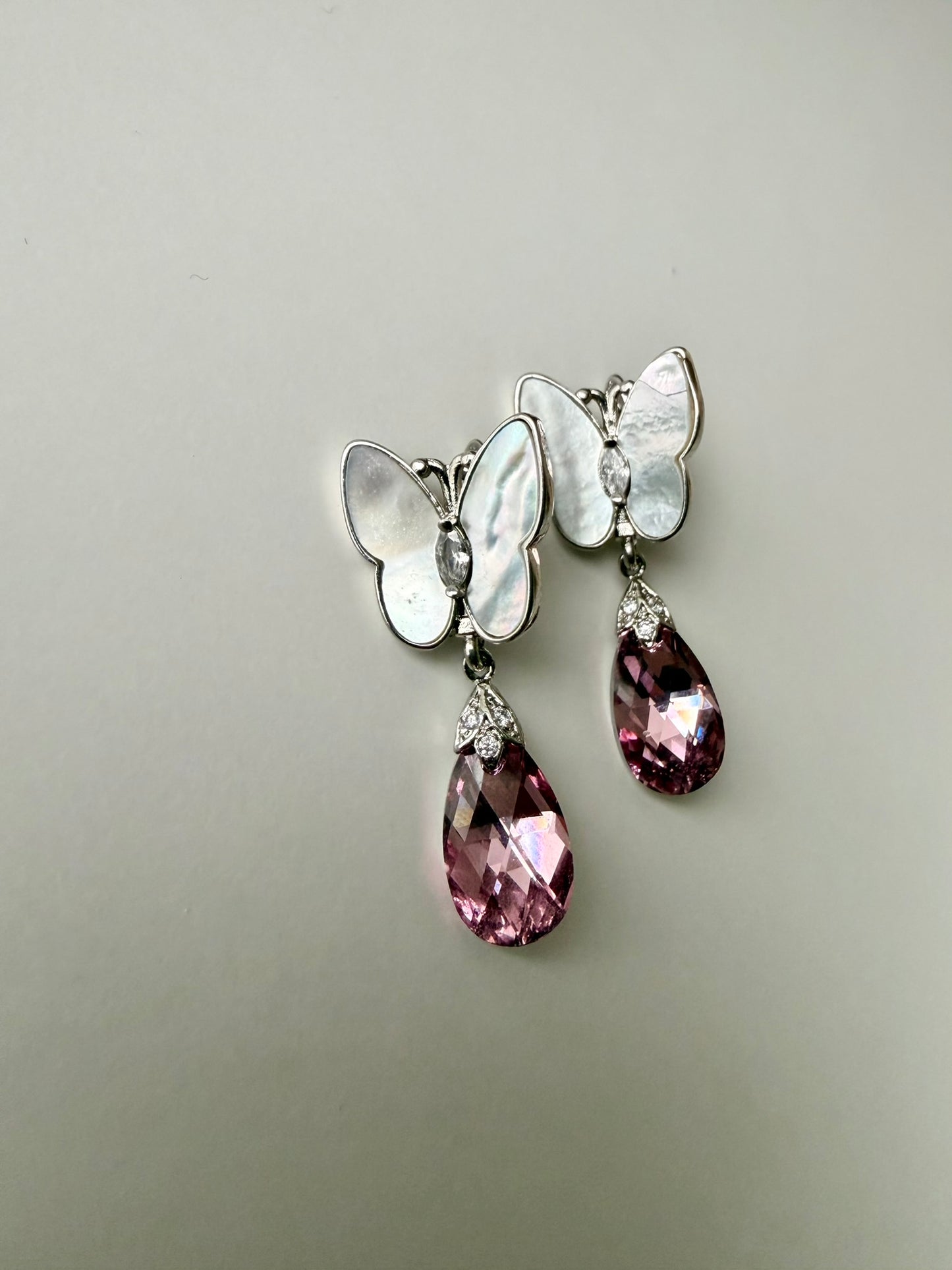 Perhonen korvakorut Swarovski-kristalleilla